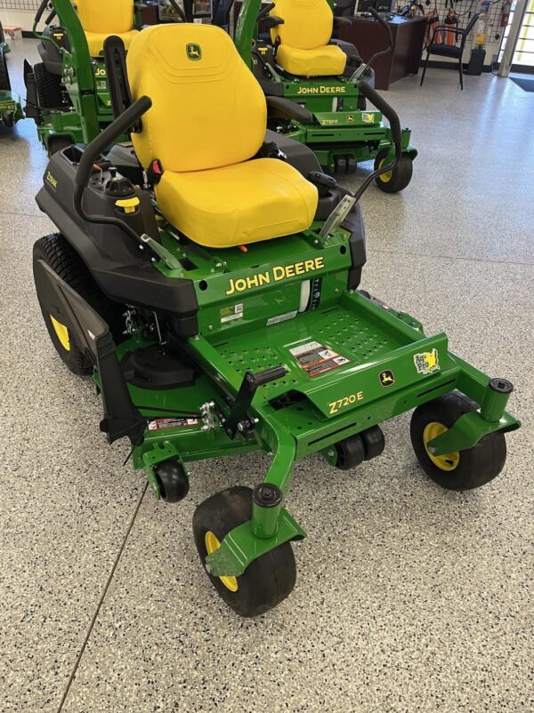 John Deer Z720E Zero Turn Lawn Mower