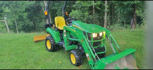 2020 John Deere 1023 f Tractor